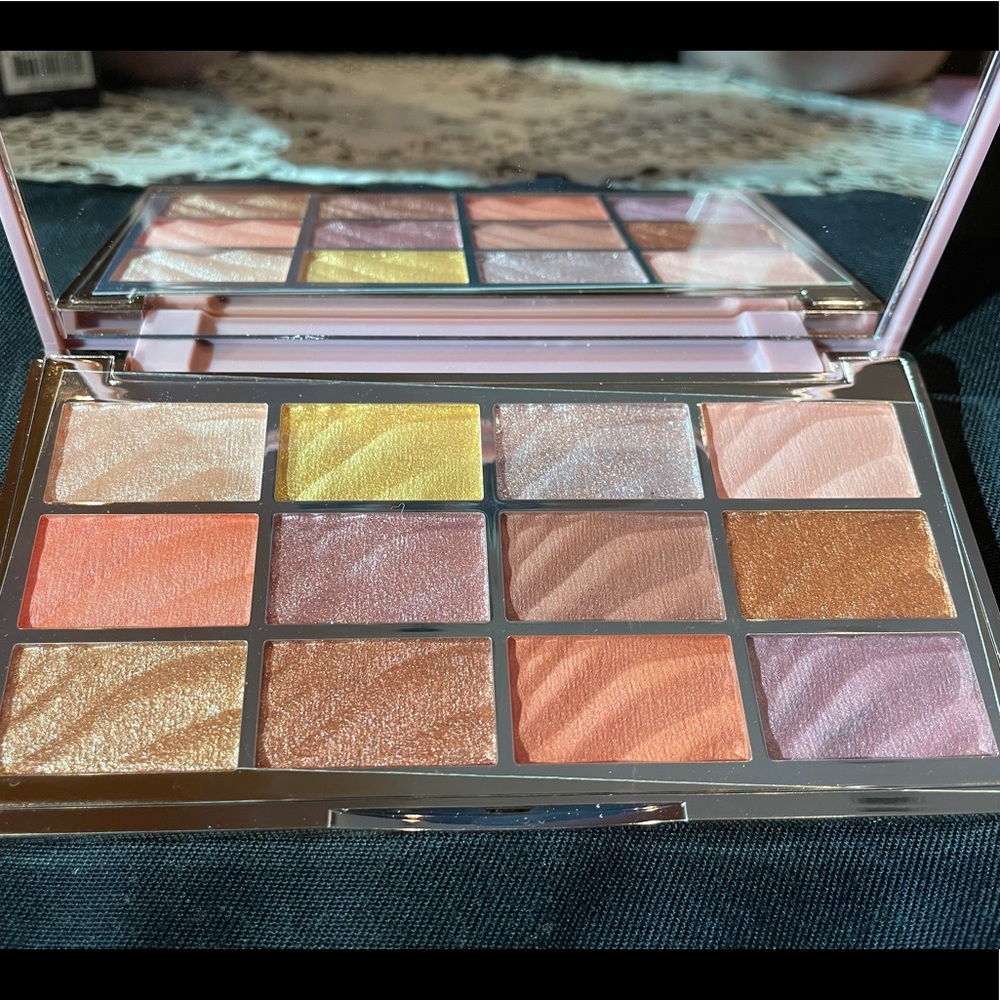 Ciate London the Velvet Palette 12-pan Eyeshadow
